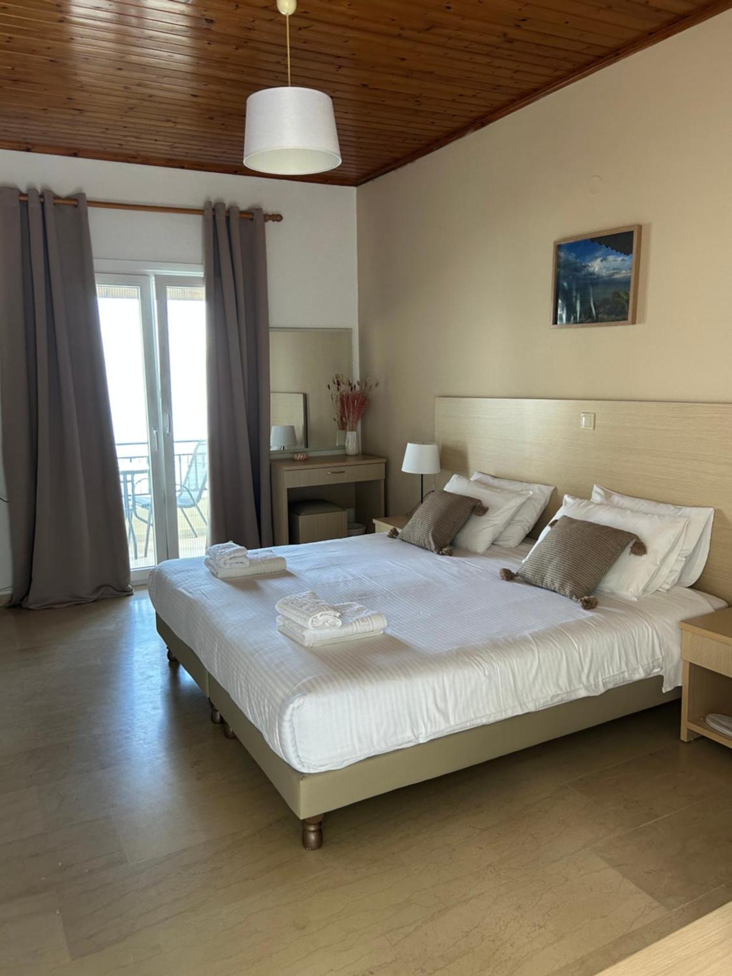 בוקארי Akrogiali Rooms מראה חיצוני תמונה
